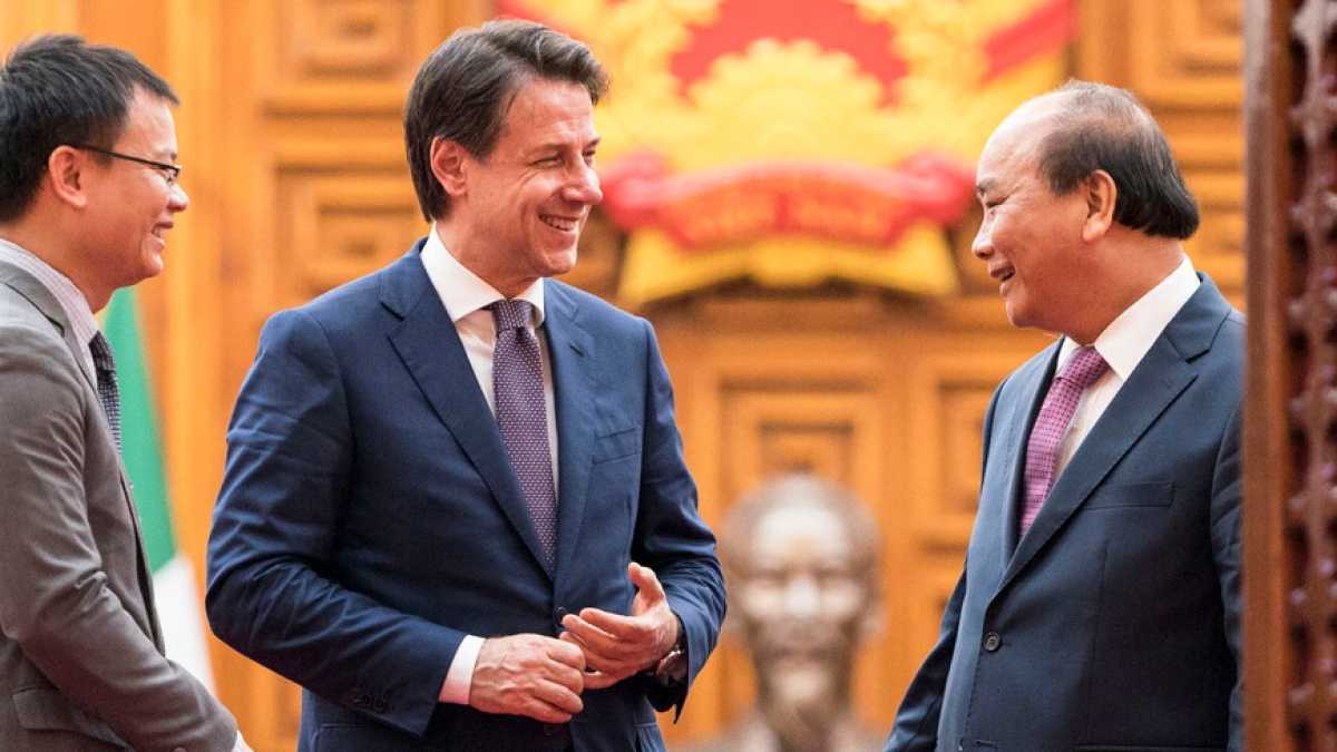 Immagine di Conte a Hanoi, Moavero a Tokyo. Confusione sulla Via della Seta