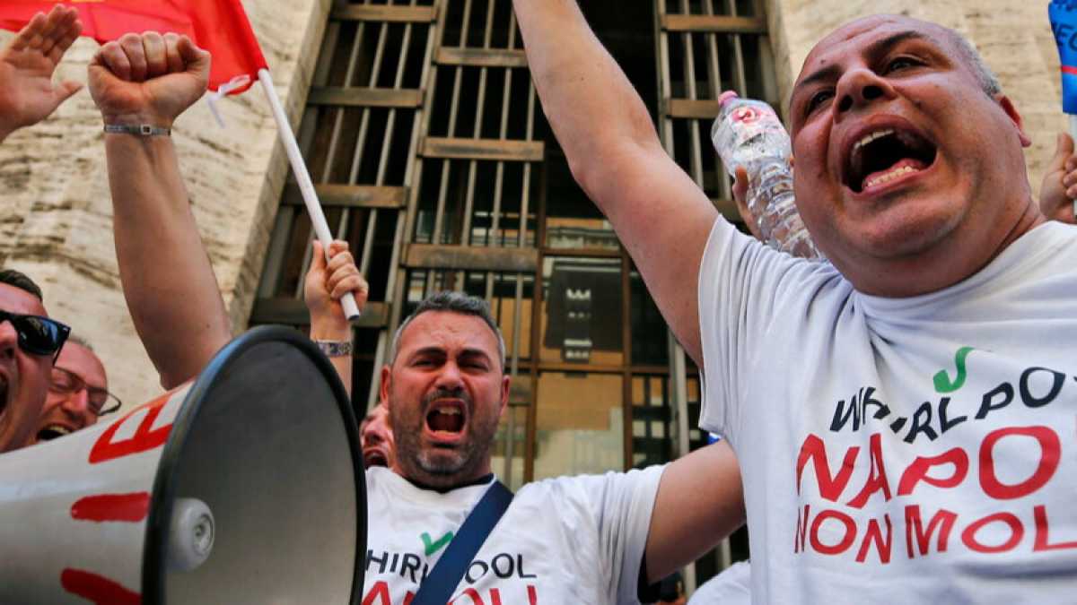 Immagine di Tamburi di latta per Di Maio