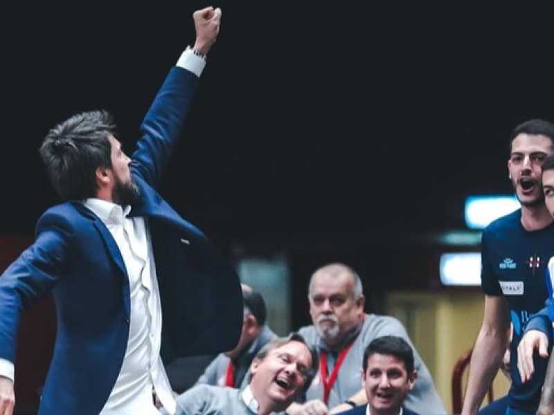 Gianmarco Pozzecco festeggia la vittoria contro Milano (foto LaPresse)