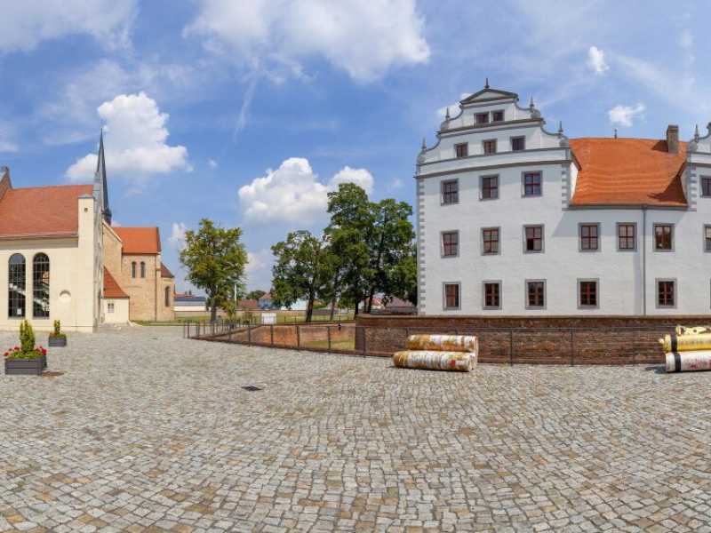 Una piazza vuota nel piccolo paese di Doberlug-Kirchhain, nella Germania orientale