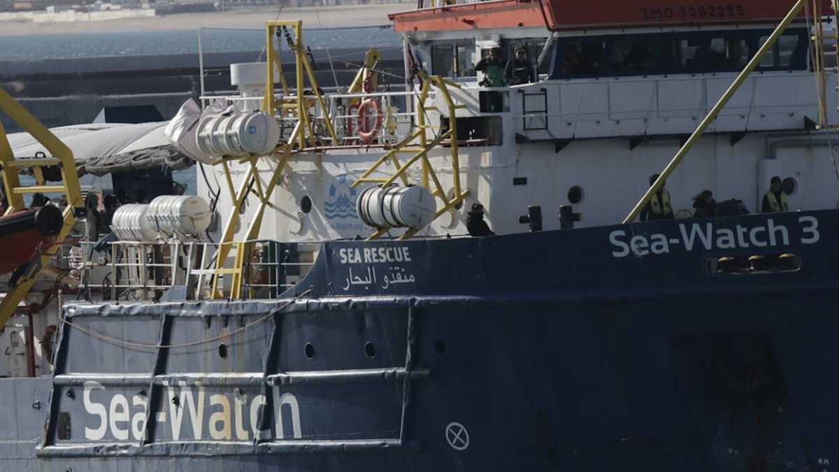 Immagine di Salvini dice che i migranti devono sbarcare a Tripoli. Sea Watch: "Non è porto sicuro"