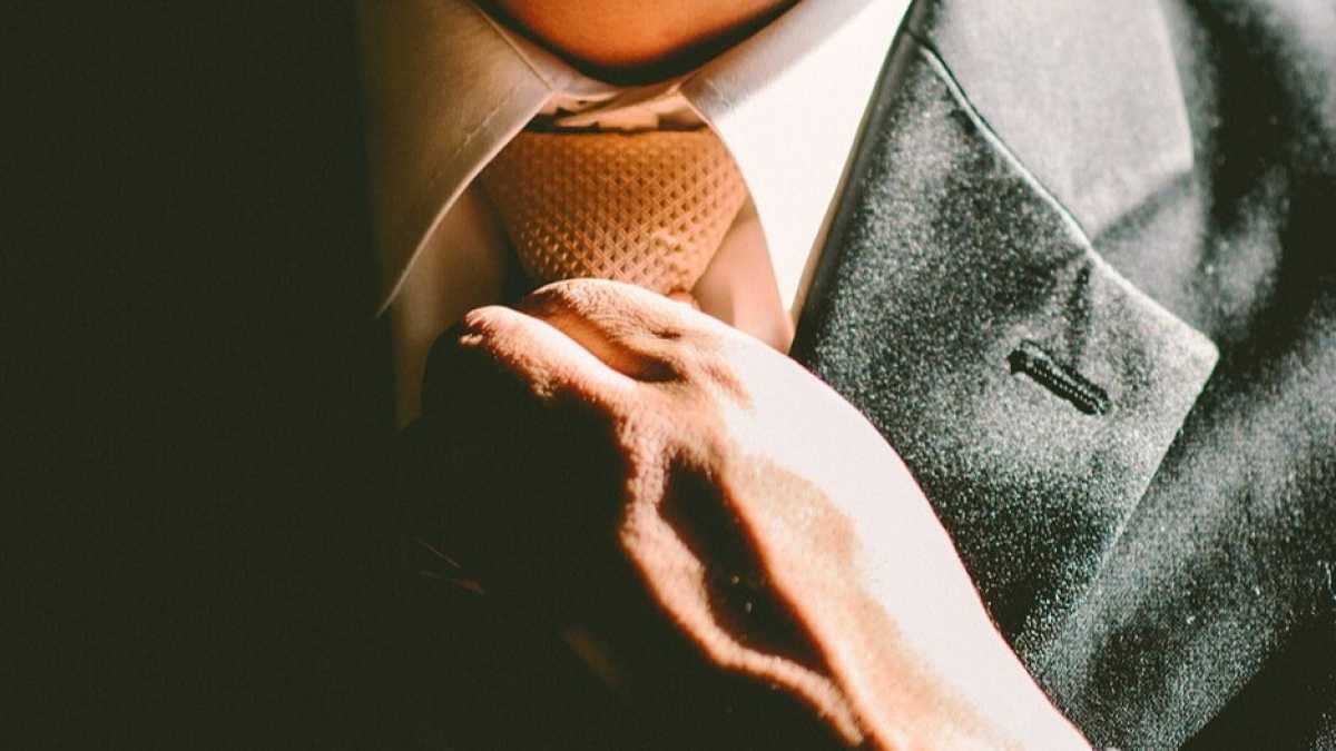 Immagine di Dio salvi la cravatta e con la cravatta l’uomo