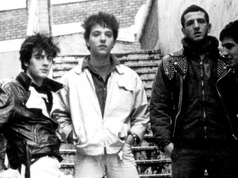 Era la citt&agrave; dei Bloody Riot, il gruppo pi&ugrave; famoso. Erano gli anni in cui si andava da &ldquo;Disfunzioni Musicali&rdquo; a San Lorenzo per comprare i dischi &ndash; Foto tratta dalla pagina Facebook dei Bloody Riot