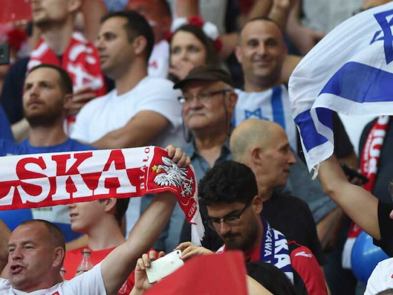 I tifosi di Israele e Polonia sugli spalti prima dell'inizio della gara (Foto LaPresse)