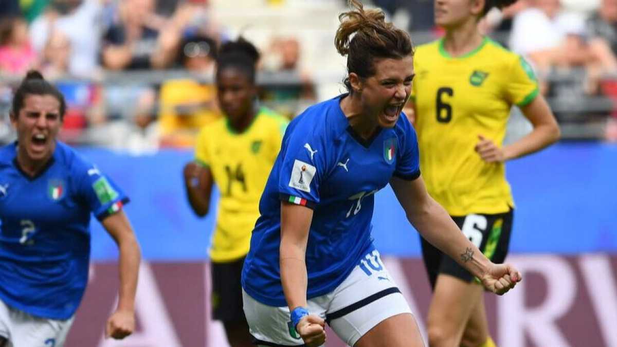 Immagine di Questo calcio femminile è un affare