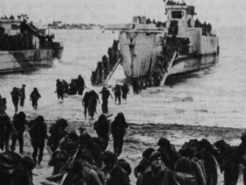 Lo sbarco degli alleati in Normandia (foto LaPresse)