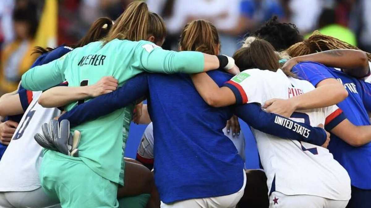 Immagine di Dio del calcio, perdonaci