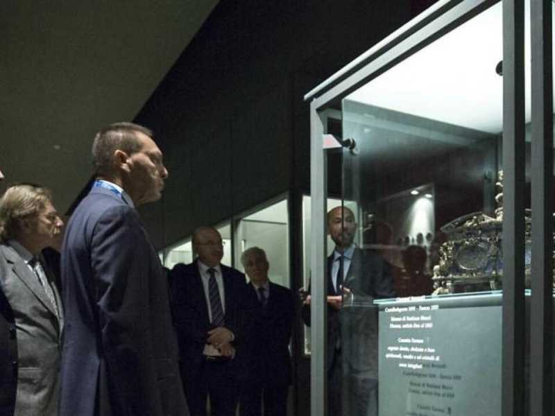 Una visita al museo di Capodimonte (foto LaPresse)