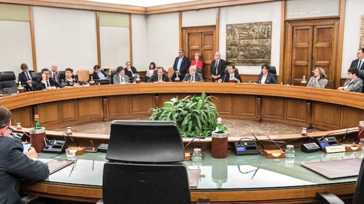 Immagine di Le intercettazioni “occasionali” che tali non sono: ecco il vero trojan che da anni umilia il Parlamento