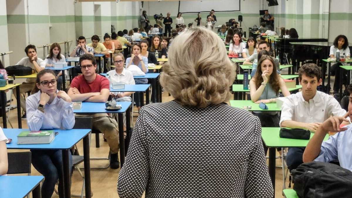 Immagine di Tema della matura: “Il futuro è un tombino”