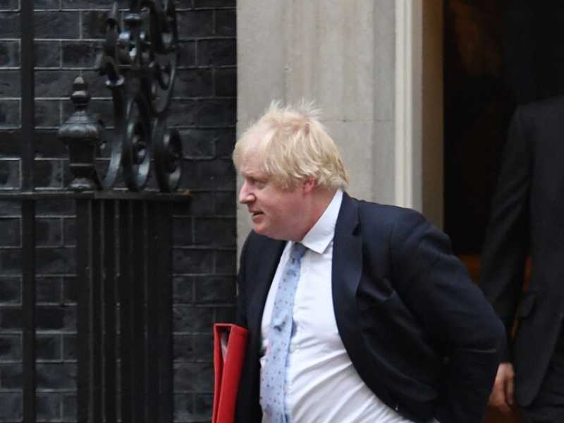 Boris Johnson e Jeremy Hunt escono da un consiglio dei ministri quando facevano entrambi parte del governo May (Foto LaPresse)