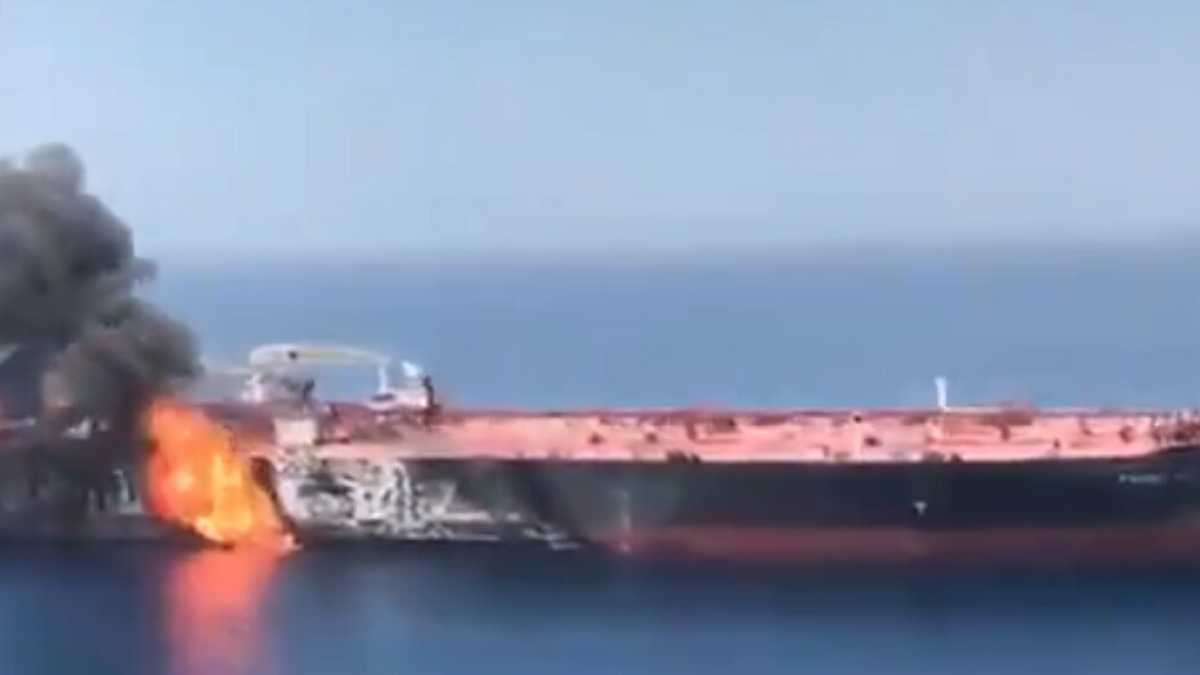 Immagine di Altre due petroliere in fiamme nel Golfo. Come minacciato dall’Iran