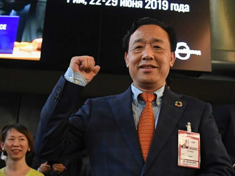 Qu Dongyu festeggia dopo essere stato nominato nuovo direttore generale dell'Organizzazione delle Nazioni Unite per l'alimentazione e l'agricoltura (LaPresse)
