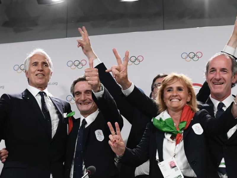 L'annuncio della città che organizzerà i Giochi Olimpici Invernali 2026: vince Milano-Cortina (foto LaPresse)