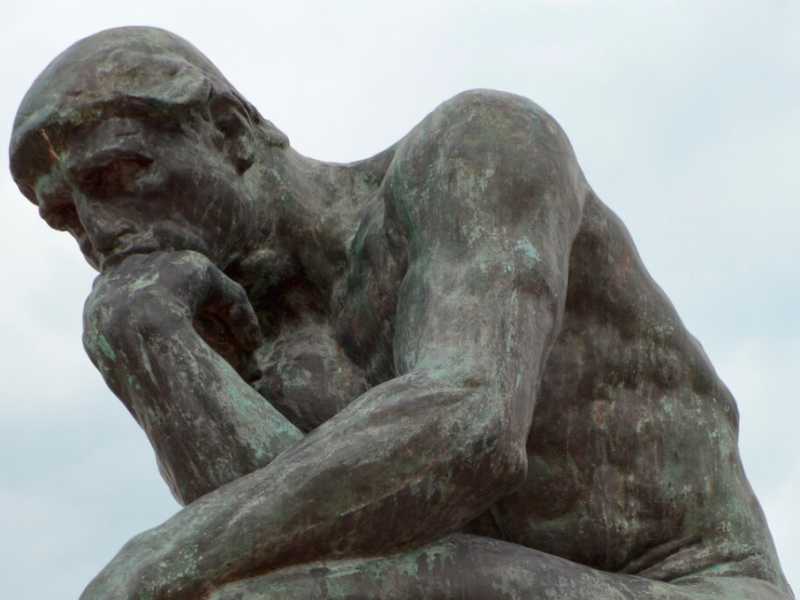 Le Penseur - scultura in bronzo di Auguste Rodin nel cortile del Museo Nazionale di Kyoto (via Japanexperterna.se / Flickr)
