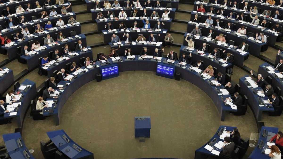 Immagine di Gialli o verdi, gli italiani non vanno da nessuna parte ma si lamentano