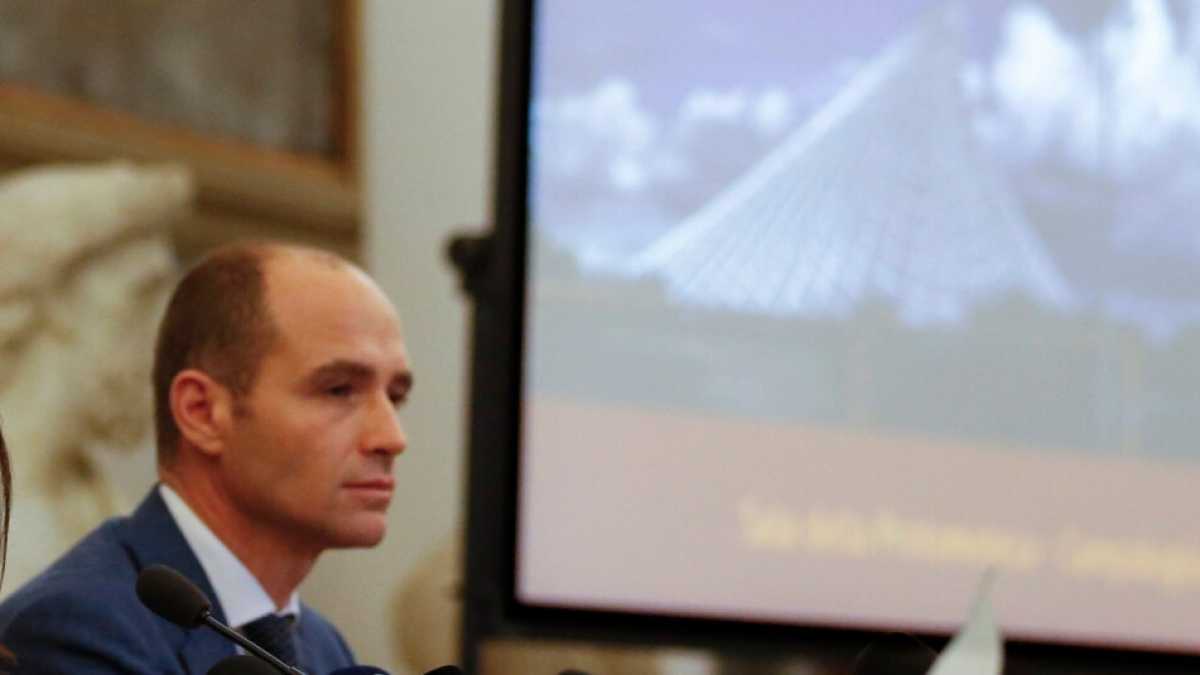 Immagine di Raggi esulta per Milano-Cortina e i costruttori romani si indignano: "La città ha bisogno di una svolta"