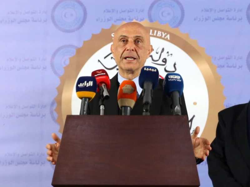 Minniti durante una delle sue visite in Libia nel gennaio 2017 (Foto LaPresse)
