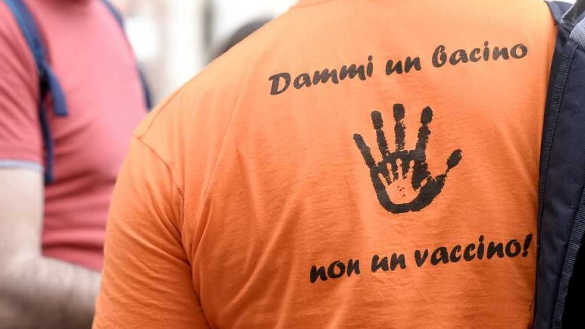 Immagine di Lettera ai no vax che oggi a Rimini sfileranno senza pensare al futuro dei propri figli