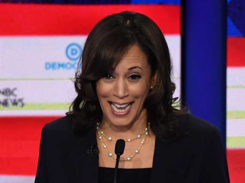 La candidata dei democratici alle primarie, Kamala Harris, nel dibattito di gioved&igrave; sera (Foto LaPresse)