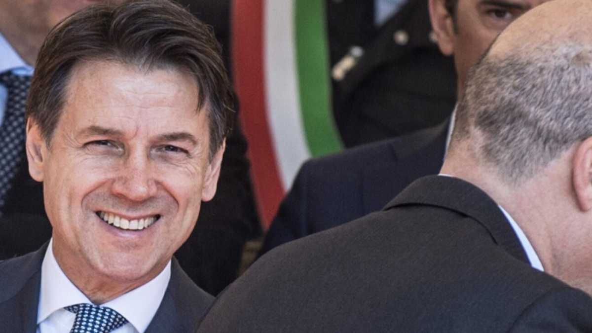 Immagine di Dietro le quinte del summit Zingaretti-Conte: “Ma cosa facciamo con i boscimani?”