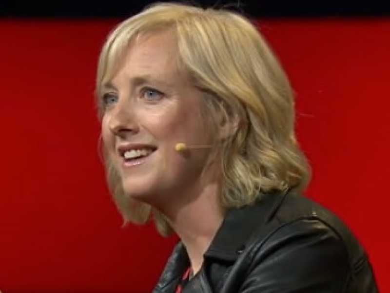 Carole Cadwalladr durante il suo intervento al Ted Talk di Vancouver