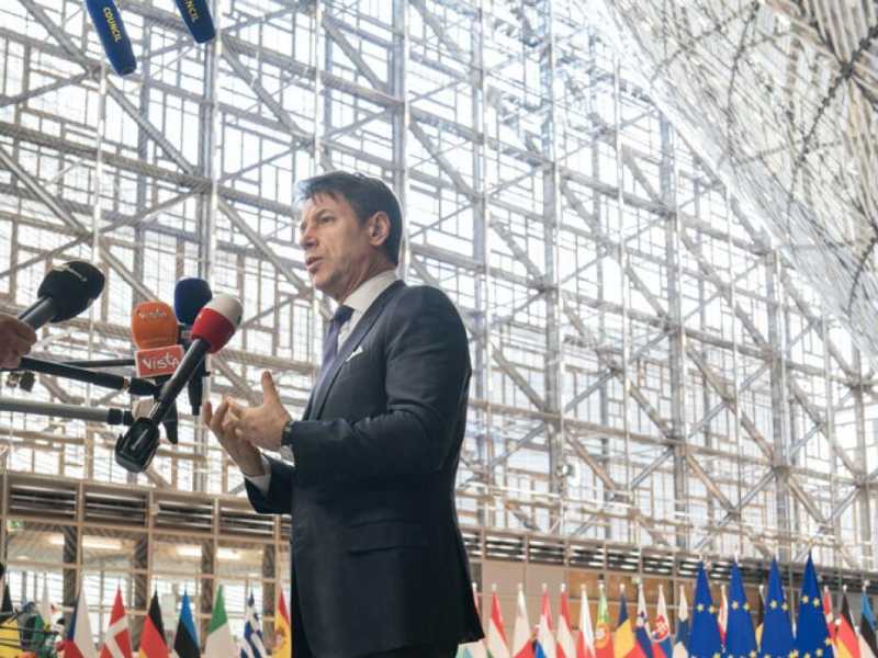 Giuseppe Conte a Bruxelles (foto LaPresse)