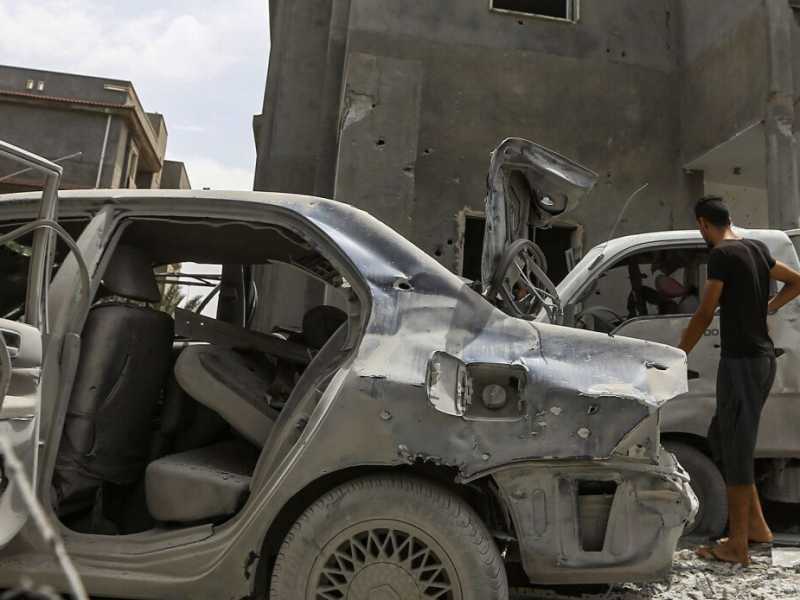 A Tajoura, a sud della capitale libica Tripoli il 15 giugno 2019, in seguito ad un attacco aereo delle forze leali al generale Khalifa Haftar (LaPresse)