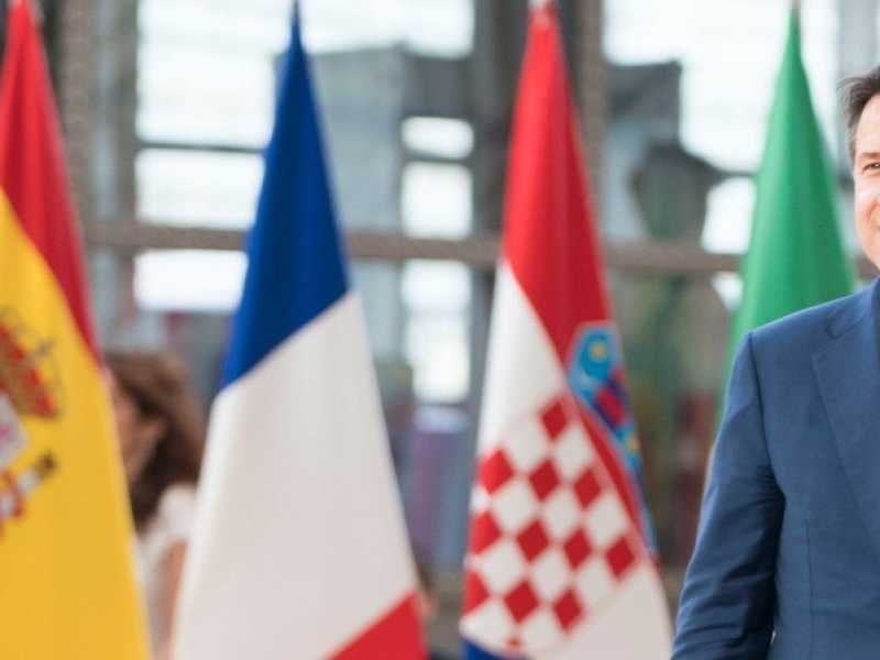 Il premier Giuseppe Conte a Bruxelles per il consiglio europeo (Foto LaPresse)