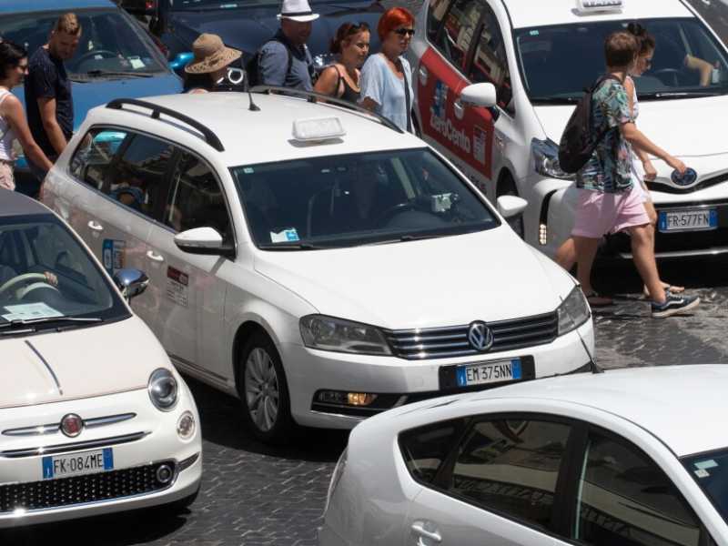 Le avventure di Guia Soncini a Roma, la pioggia di rane e la gente più sfortunata di lei