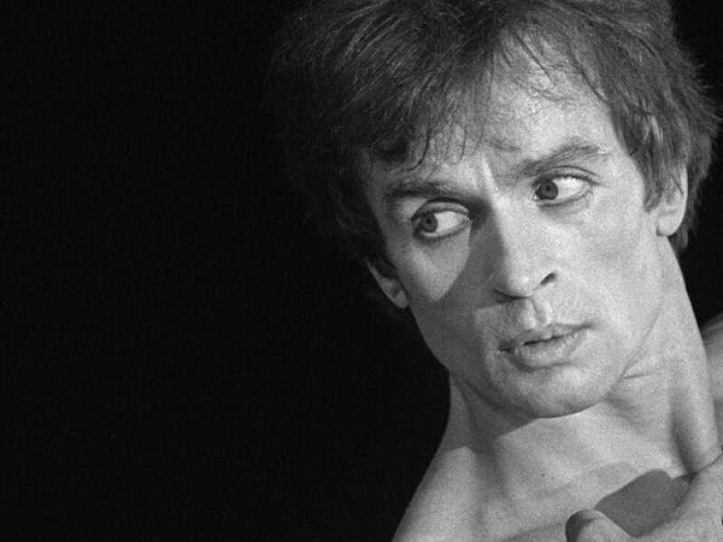 Rudolf Nureyev con Ghislaine Thesmar durante una scena dello spettacolo "Pomeriggio di un fauno" (Foto LaPresse) 