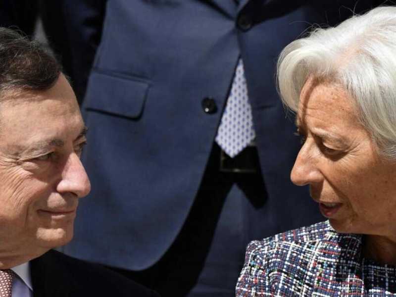 Christine Lagarde e Mario Draghi (foto LaPresse)