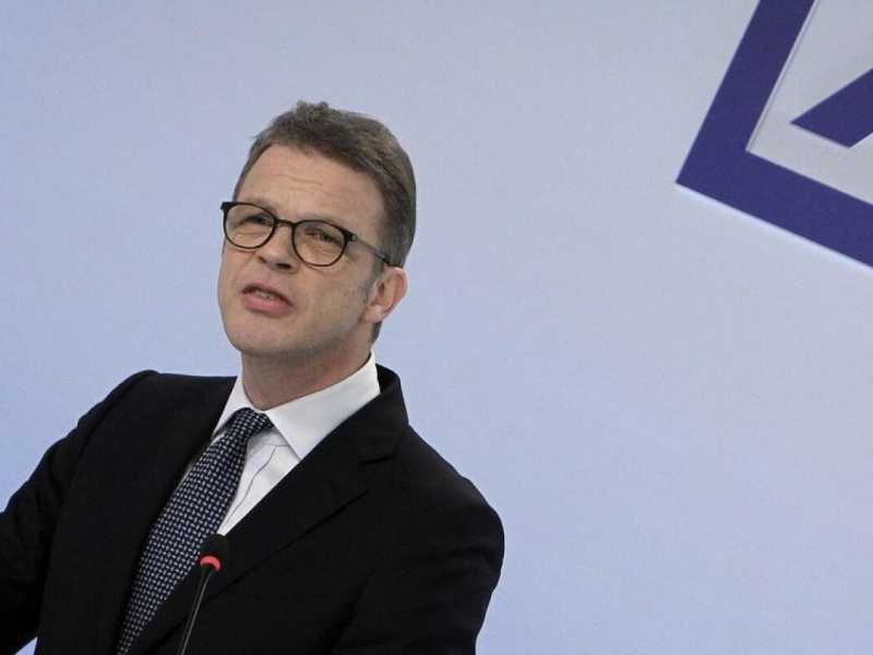 Ritorno al passato. &ldquo;Questa &egrave; una ricostruzione che, in un certo senso, ci riporta alle nostre radici&rdquo;, dice il ceo Christian Sewing (LaPresse) 