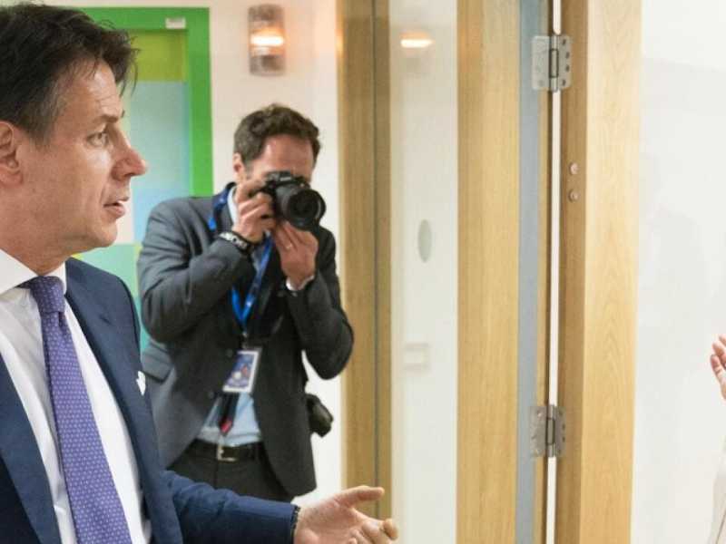 Giuseppe Conte e Angela Merkel (foto LaPresse)