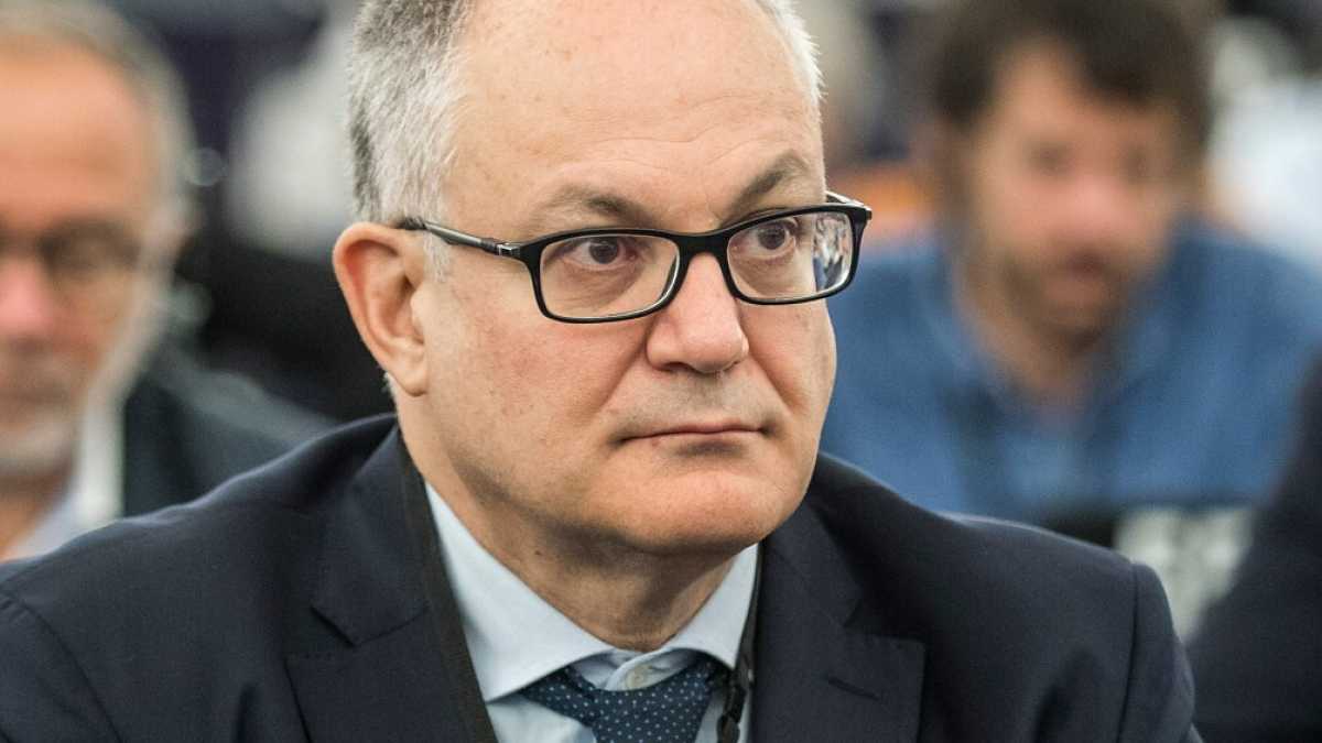 Immagine di Una buona notizia per l'Italia. Gualtieri rieletto presidente di commissione a Strasburgo