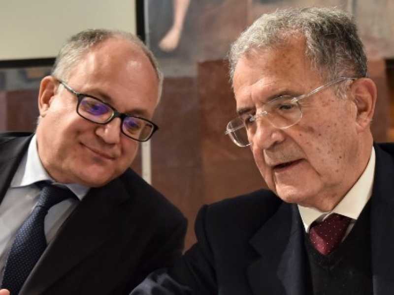 Roberto Gualtieri con Romano Prodi. Foto Imagoeconomica