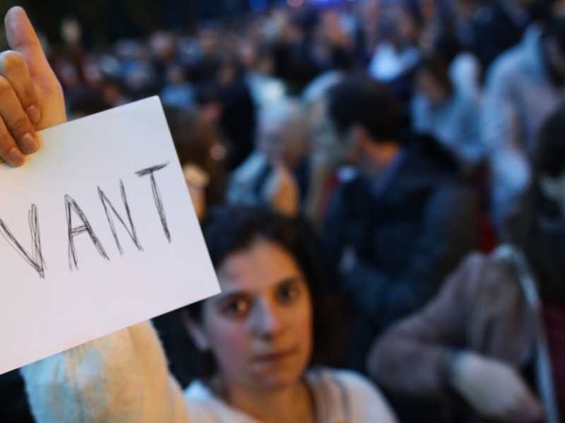 Marcia del 20 maggio 2019 a Parigi, dal Ministero della salute all'Eliseo, per chiedere l'intervento presidenziale sul caso di Vincent Lambert (foto LaPresse)