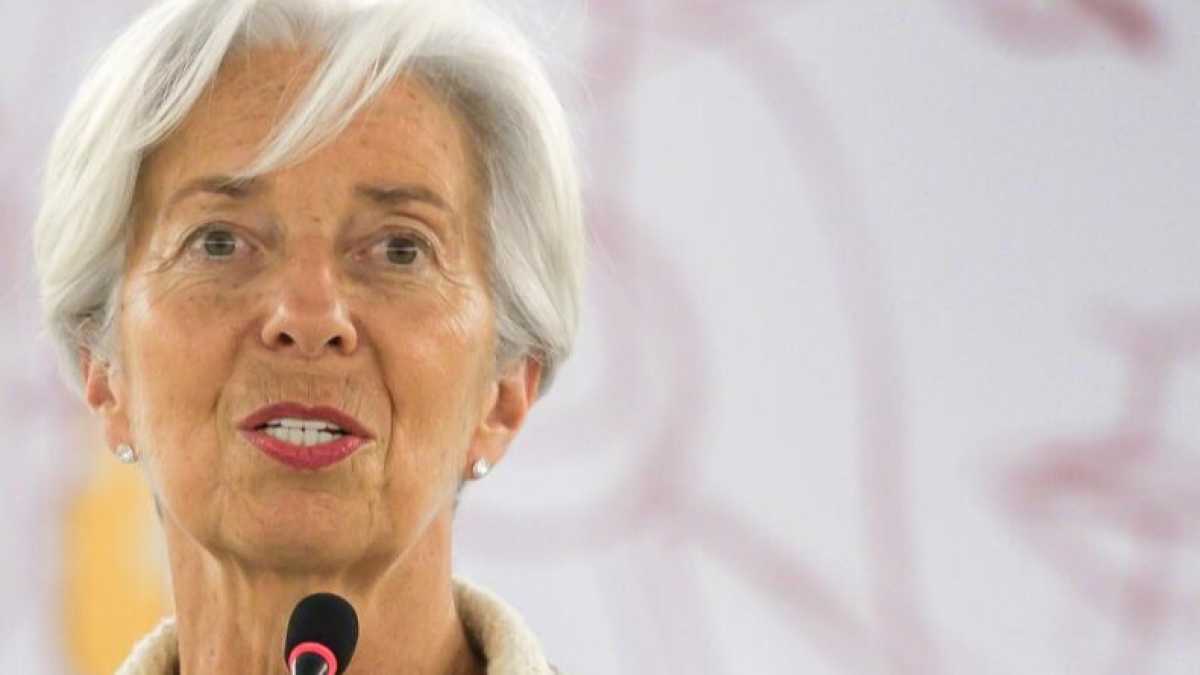 Immagine di Madame Qe davanti al muro di Francoforte