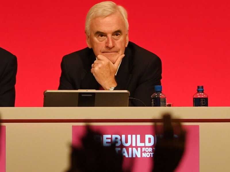 Jeremy Corbyn assieme al suo braccio destro JohnMcDonnell e Jennie Formby (Foto LaPresse)