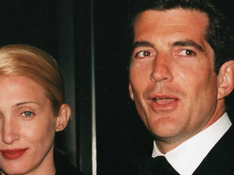 John John Kennedy con la moglie Carolyn Bessette (Foto LaPresse)