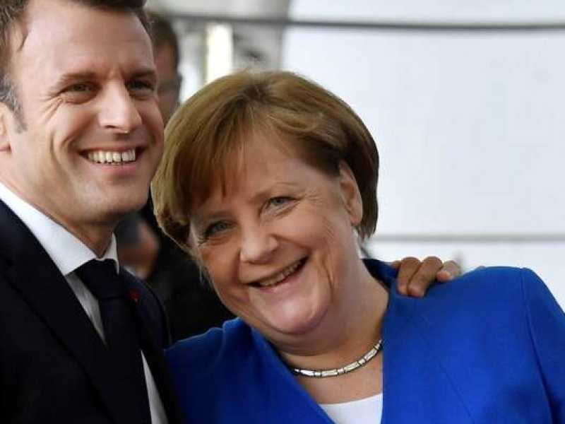 Emmanuel Macron e Angela Merkel (foto LaPresse)