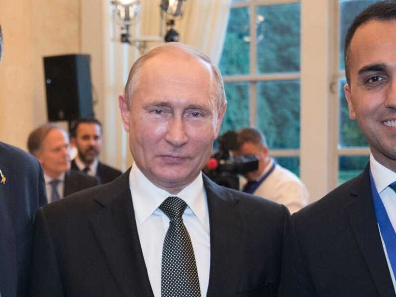 I vicepremier Matteo Salvini e Luigi Di Maio con il presidente russo Vladimir Putin, il 4 luglio scorso a Villa Madama (Foto LaPresse)