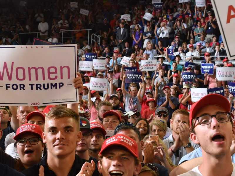I sostenitori di Trump durante un comizio del presidente (Foto LaPresse)