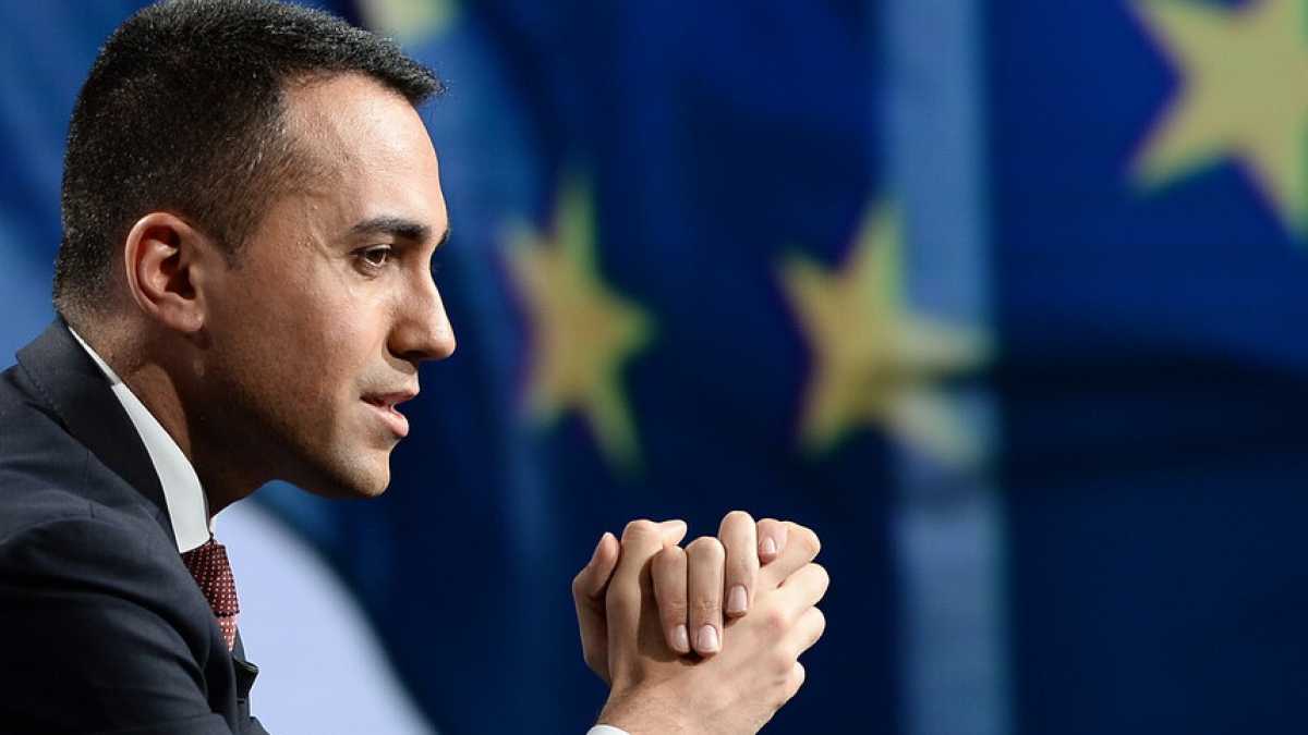Immagine di Un nuovo corteggiamento ai Cinque stelle