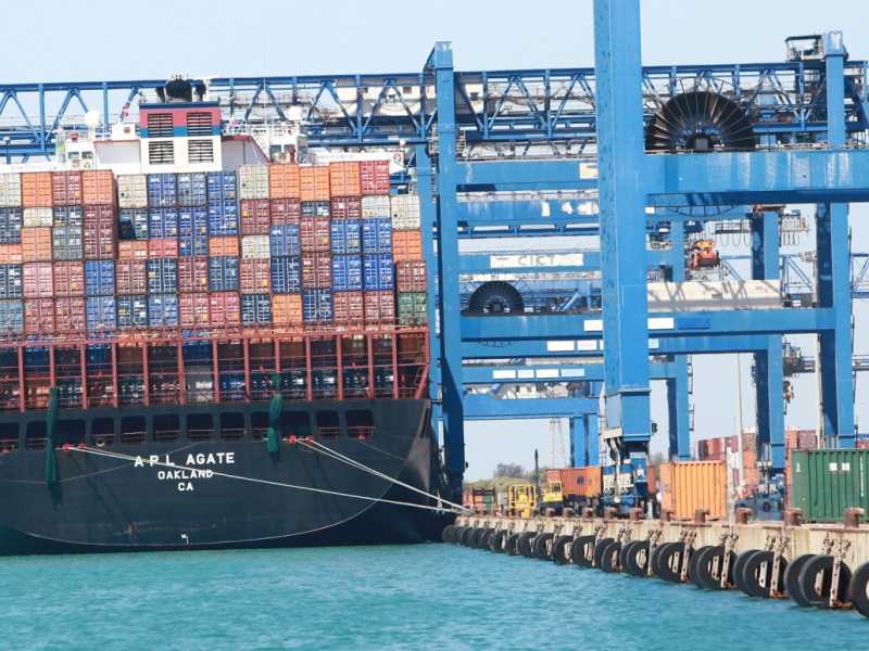 Container al Porto Canale di Cagliari