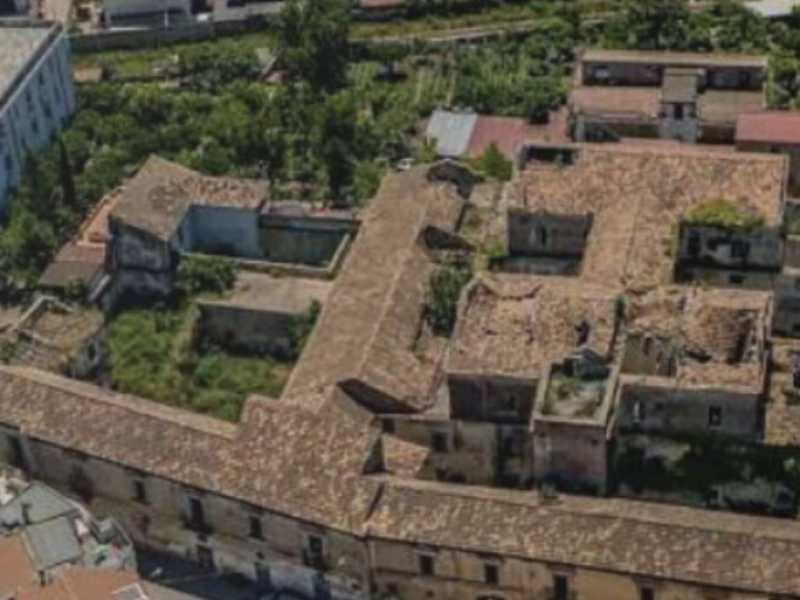 Il governo raccoglie i mattoncini per ridurre il debito