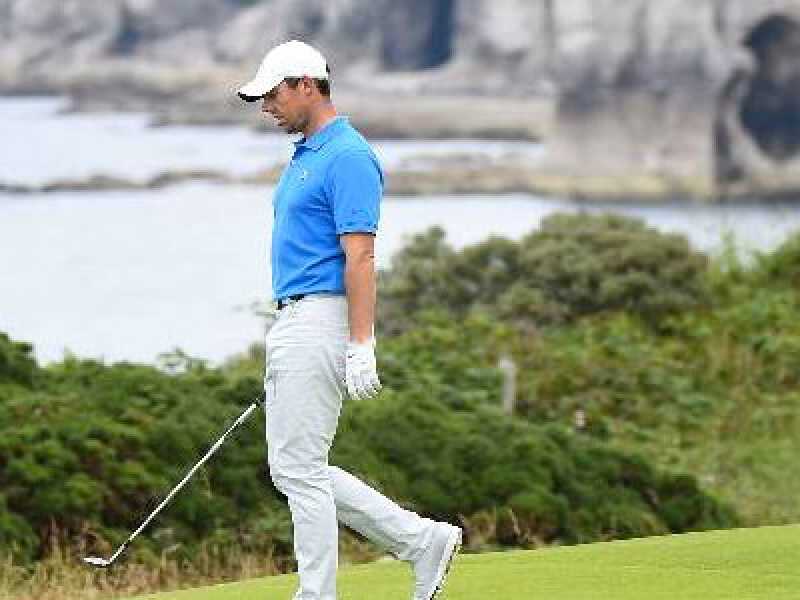 Rory McIlroy sul campo di golf di Royal Portush (Foto LaPresse)