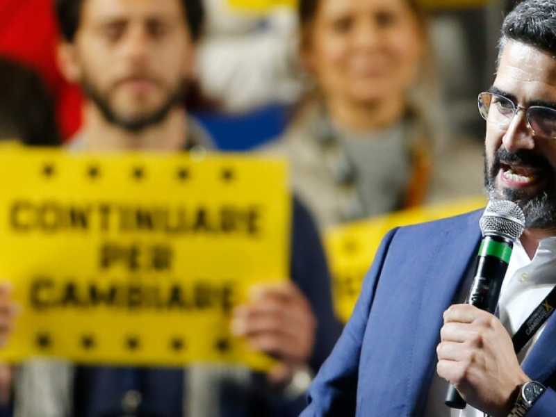 Il ministro Riccardo Fraccaro in un comizio elettorale (Foto LaPresse)