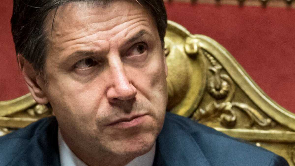 Immagine di Conte avverte Salvini, e lascia intendere di avere alle spalle Mattarella