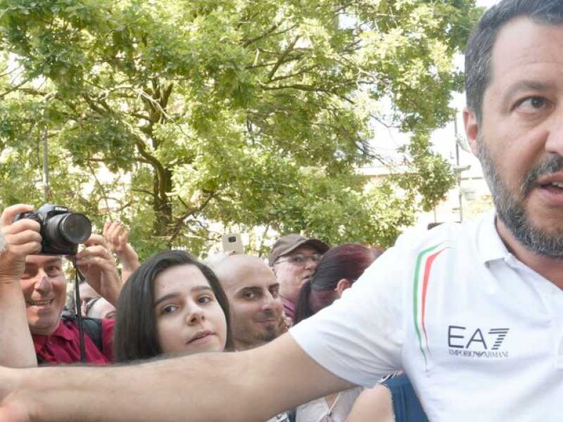 Matteo Salvini a Bibbiano (foto LaPresse)